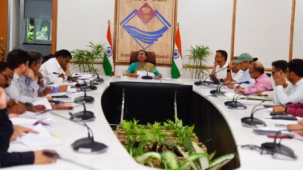 Uttarakhand News: मुख्य सचिव ने चम्पावत विधानसभा की 174 घोषणाओं की प्रगति की समीक्षा की, दिए यह निर्देश