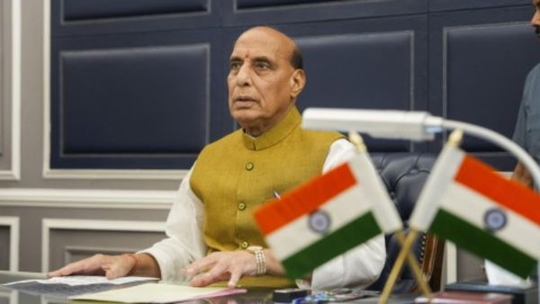 J&K: डोडा में 4 जवानों के शहीद होने के बाद रक्षा मंत्री राजनाथ सिंह ने सेना प्रमुख से की बात