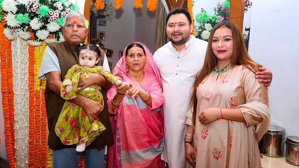 अनंत-राधिका की शादी में शामिल होगा लालू का परिवार, परिवार संग रवाना हुए तेजस्वी