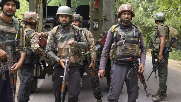 Udhampur Terrorist Attack: जम्मू-कश्मीर के उधमपुर पुलिस चौकी पर बड़ा आतंकी हमला, पुलिस ने यूं चटाई धूल