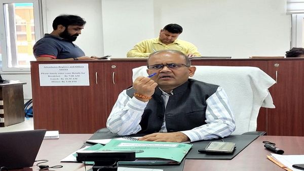 Uttarakhand News: आपदा प्रबंधन एवं पुनर्वास के सचिव ने ली समीक्षा बैठक, अधिकारियों को दिए यह निर्देश