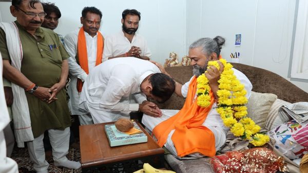 Bhopal News: विष्णुदत्त शर्मा ने गुरू पूर्णिमा पर करूणाधाम आश्रम में सुदेश शांडिल्य महाराज का लिया आशीर्वाद