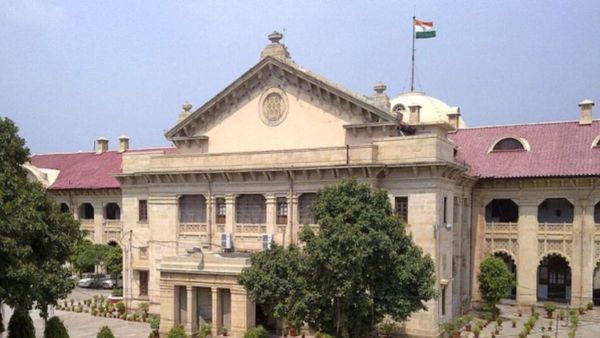 राष्ट्रीय ध्वज का अपमान करने वाले छह लोगों के खिलाफ कार्यवाही रद्द करने से हाईकोर्ट का इनकार