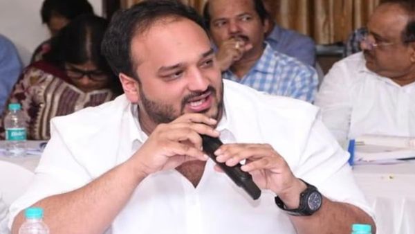 महाराष्ट्र के कांग्रेस विधायक जीशान सिद्दीकी समेत 8 के खिलाफ केस दर्ज, लगे हैं गंभीर आरोप