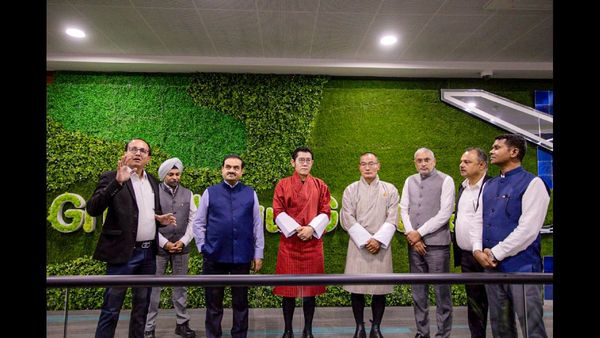 हिंडनबर्ग के आरोपों के बीच कांग्रेस ने अडानी समूह की निष्पक्ष जांच की मांग की