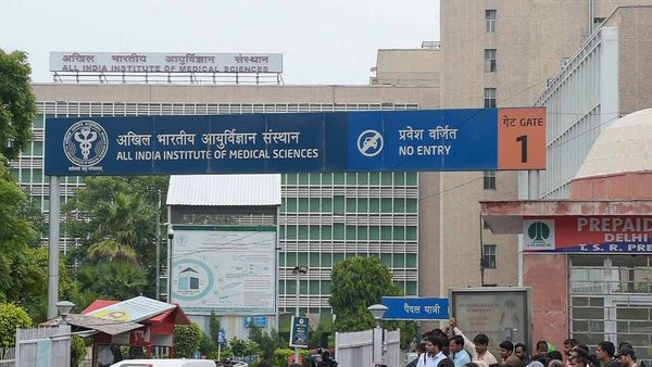 एम्स ने डॉक्टरों से हड़ताल से लौटने की अपील, कहा-'काम पर वापस लौट आइए, मरीज परेशान हो रहे'
