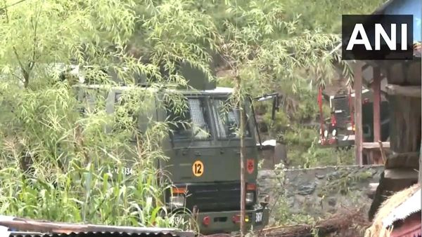 Anantnag Encounter: आतंकवादियों को पकड़ने के लिए चलाया सर्च ऑपरेशन, दो जवान हो गए थे शहीद
