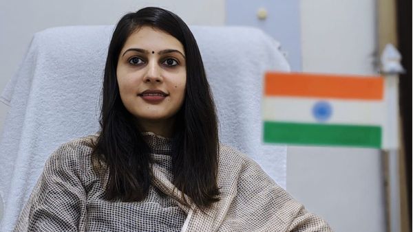 एक हादसा और मां को खोने का गम, फिर सदमे से बाहर निकल बनीं मिसाल, जानें कौन हैं IAS अंकिता चौधरी