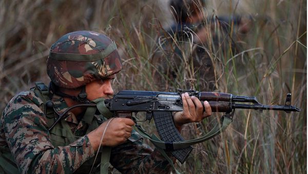 जम्मू कश्मीर: सोपोर इलाके में सुरक्षाबलों की आतंकियों के साथ हुई मुठभेड़, 1 को मार गिराया