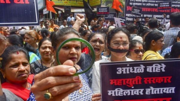 बदलापुर स्‍कूल मामले के आरोपी के घर पर लोगों ने की तोड़फोड़, घिरी महाराष्‍ट्र सरकार, MVA करेगी महाराष्‍ट्र बंद