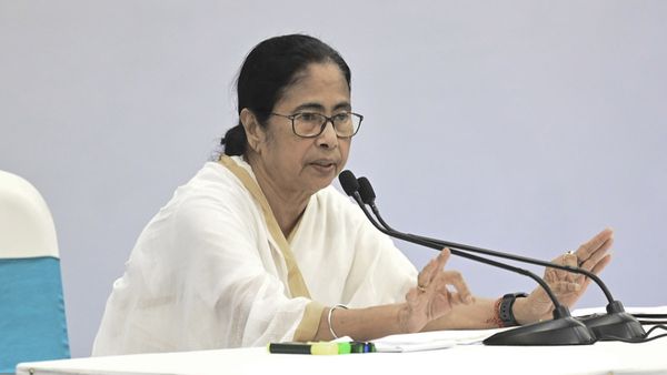 WB Doctor's murder: सीएम ममता का बंगाल पुलिस को अल्टीमेटम, कहा- नहीं सुलझा केस तो CBI को सौंपेंगे
