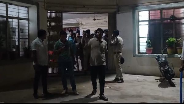 CM के क़ाफ़िले की रवानगी के दोरान आर्मी मेजर और पुलिस मे मारपीट, थाने में दोनों पक्षों के बीच रातभर चला हंगामा
