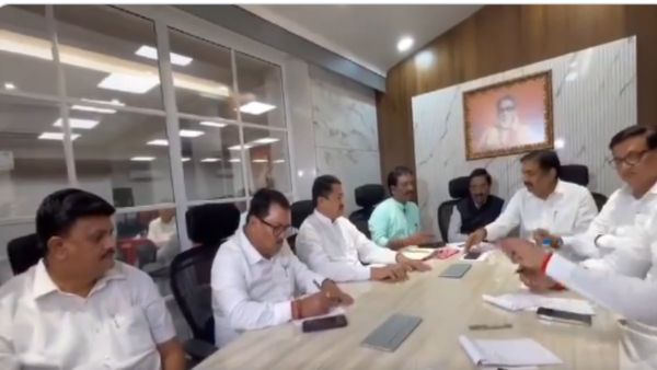 महाराष्‍ट्र विधानसभा से पहले महा विकास अघाड़ी गठबंधन ने कांग्रेस कार्यालय में की अहम बैठक