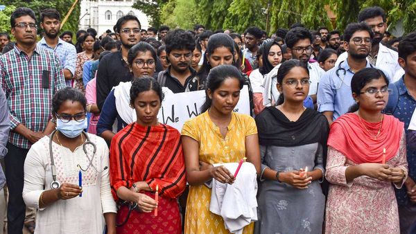 'वापस नहीं लेंगे हड़ताल', कोलकाता रेप-हत्याकांड में SC की अपील के बावजूद बंगाल के डॉक्टरों ने किया मना
