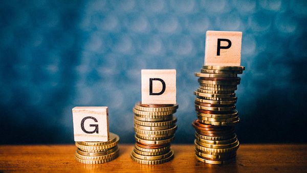 भारतीय अर्थव्यवस्था की रफ्तार सुस्त, 5 तिमाही मे पहली बार घटी GDP Growth, RBI के अनुमान से भी कम