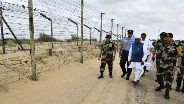 Rajasthan News: भारत-पाक बोर्डर पहुंचे राज्यपाल हरिभाऊ बागड़े, सांचू पोस्ट का लिया जायजा