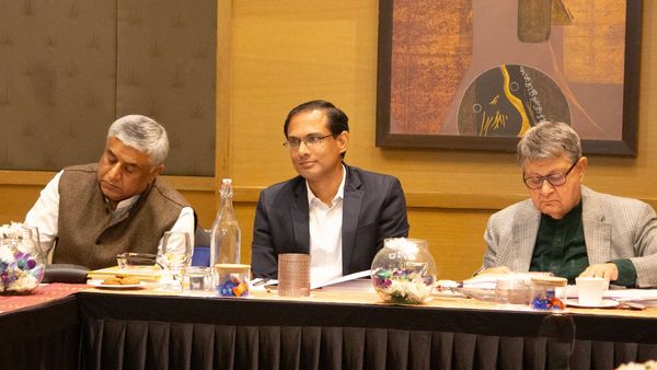 बेंगलुरु के विकास पर गोलमेज बैठक का आयोजन, नीति आयोग के उपाध्यक्ष भी हुए शामिल