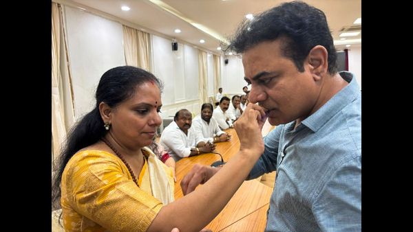 बीआरएस नेता के कविता तिहाड़ जेल से बाहर आईं, टीम की अटूट भावना का दावा किया