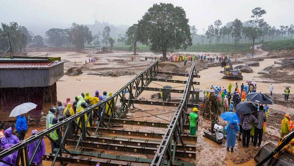 Kerala Rains: भारी बारिश की संभावना के बीच केरल के 7 जिलों में सभी स्कूल-कॉलेज आज बंद