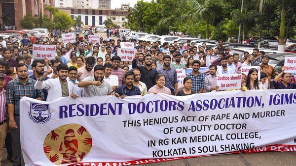 Kolkata Doctor News: क्या हैं सेंट्रल प्रोटेक्शन एक्ट, प्रदर्शनकारी डॉक्टर क्यों कर रहे हैं इसकी मांग?