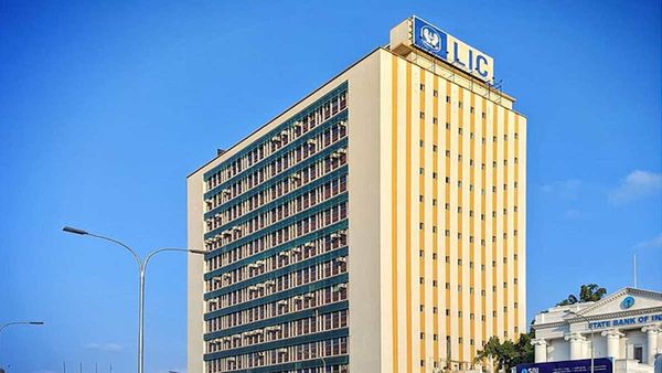 Wayanad landslide के बाद केरल में LIC का बड़ा ऐलान, वायनाड में आपदा प्रभावितों को मिली बड़ी राहत