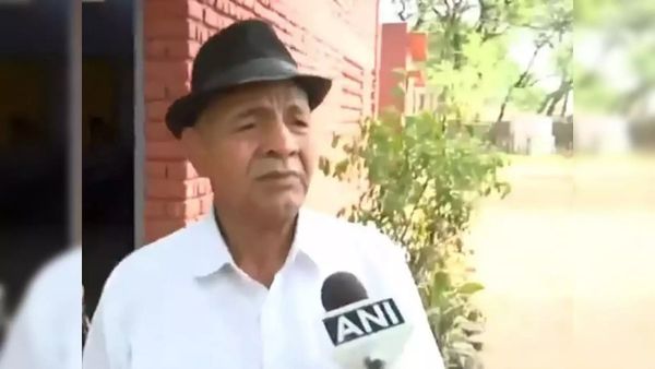Vinesh Phogat: फूट-फूटकर रोने लगे महावीर फोगाट! आंखों में छलका विनेश के बाहर होने का दर्द