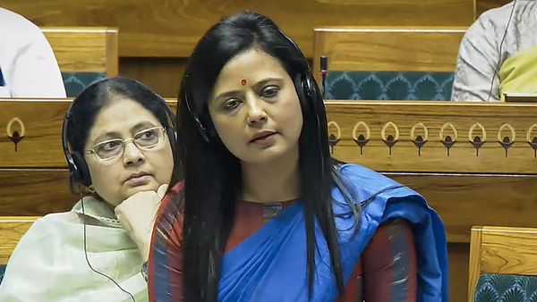 'CBI-ED जैसी जांच एजेंसियों का बजट किया गया कम', महुआ मोइत्रा ने बजट में गई कटौतियों पर सीतारमण को घेरा