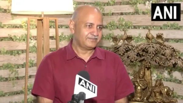 Manish Sisodia : जमानत मिलने के बाद मनीष सिसोदिया ने स्वर्ण मंदिर में मत्था टेका