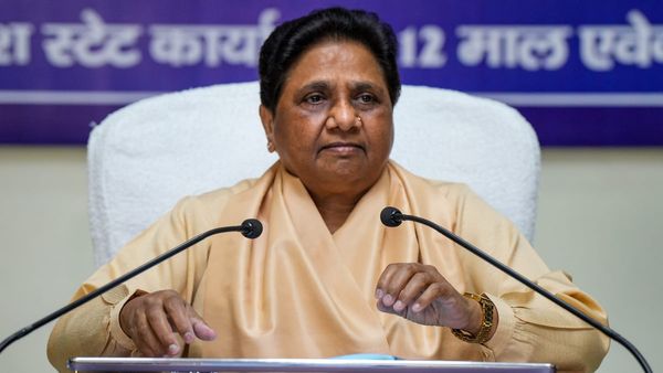 आरक्षण के मुद्दे पर आक्रामक दिखी मायावती, BJP-कांग्रेस और सपा को यूं लिया आड़े हाथों