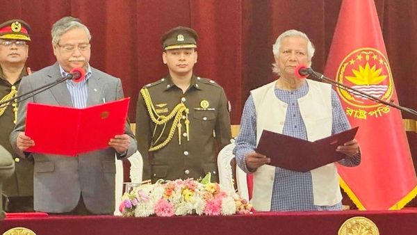 मोहम्मद यूनुस ने बांग्लादेश की अंतरिम सरकार का नेतृत्व संभाला, पीएम मोदी ने दी बधाई