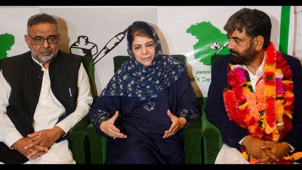 महबूबा मुफ़्ती ने जमात-ए-इस्लामी से बैन हटाने की मांग, बोलीं- उसे दिया जाए चुनाव लड़ने का अधिकार