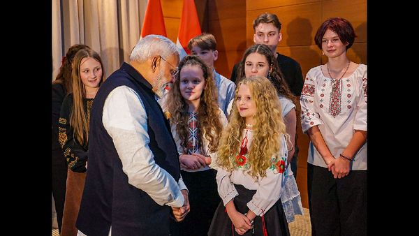 कांग्रेस ने व्यापारियों को लाभ पहुंचाने वाले मोदी के विकास मॉडल की आलोचना की