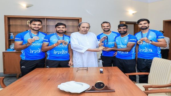 ओडिशा के पूर्व सीएम नवीन पटनायक ने भारतीय हॉकी टीम को किया सम्मानित, खिलाड़ियों ने कही यह बात