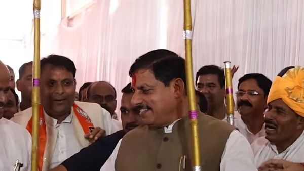 CM डॉ. मोहन यादव का अलग अंदाज, दोनों हाथों से बनेठी घुमाकर करतब दिखाया, Video 