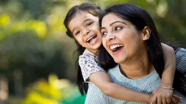 इन 4 तरीकों से पैरेंटिंग को बनाएं मजेदार, बच्चे को लेकर आप हो जाएंगे खुश