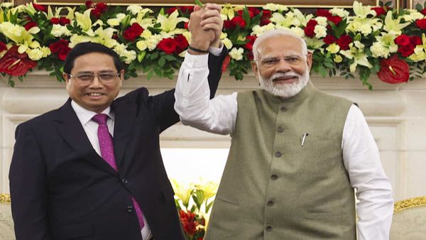 PM मोदी से मिले वियतनाम के पीएम, अहम मुद्दों पर चर्चा, बोले- 15 बिलियन USD से अधिक होगा व्यापार