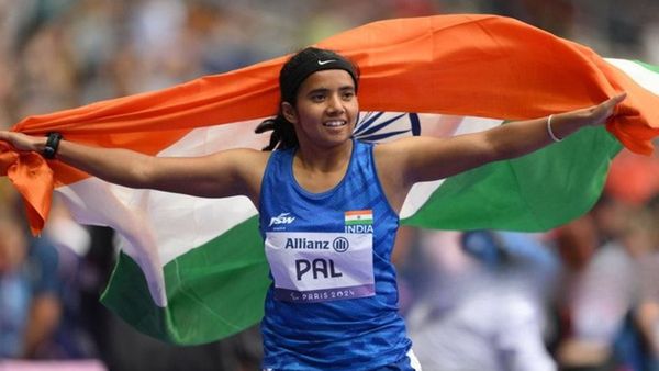 Who is Preethi Pal: बिना पैरों के दौड़कर ओलंपिक में जीता मेडल, 100 मीटर रेस में रचा इतिहास