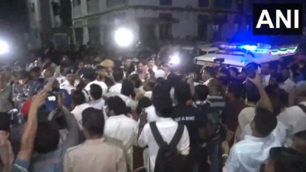'अर्धनग्न अवस्था, शरीर पर चोटें', कोलकाता के मेडिकल कॉलेज में महिला डॉक्टर की मौत, CBI जांच की मांग