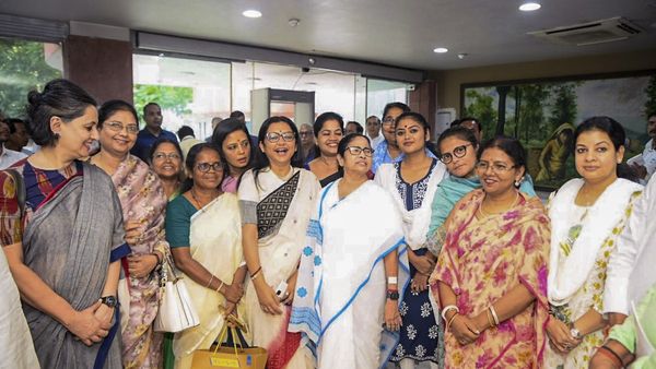 TMC ने महुआ मोइत्रा, शत्रुघ्न सिन्हा को चुनाव लड़ने के लिए दिए कितने पैसे? EC को दिया ये हिसाब