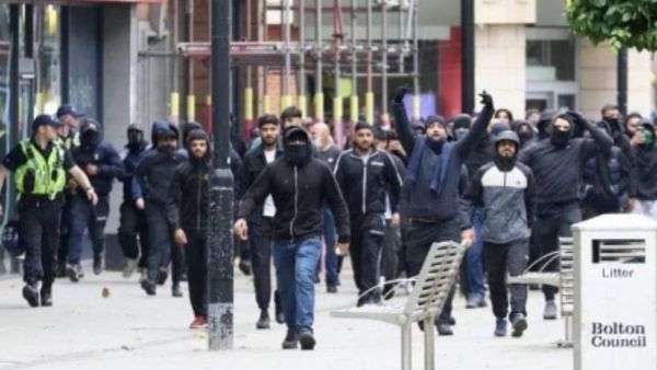 UK Riots 2024: यूके में मुस्लिमों के खिलाफ क्यों भड़का दंगा? 13 सालों में हुई सबसे बड़ी हिंसा की इनसाइड स्टोरी