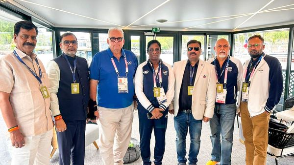 विनेश फोगाट ने की संयुक्त रजत पदक की मांग, ओलंपिक अयोग्यता के खिलाफ की अपील