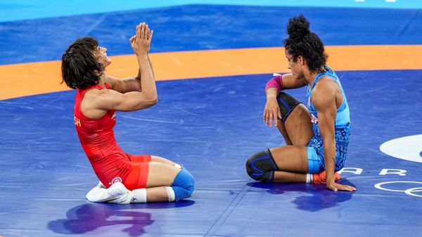 Paris Olympics: विनेश ने जिसे बुरी तरह हराया वही खेलेगी फाइनल, जानिए किस देश की रेसलर उनकी जगह खेलेंगी
