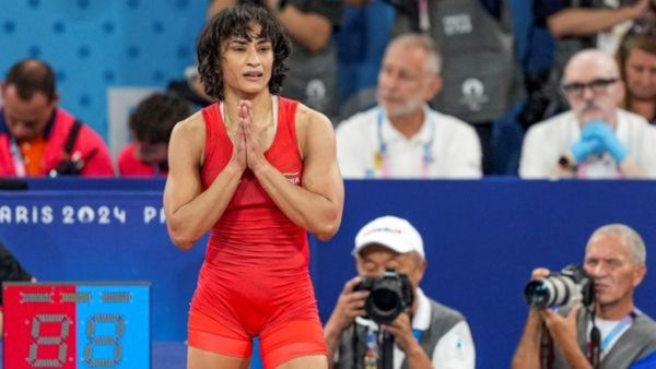 Vinesh Phogat disqualified: ओलंपिक में विनेश फोगाट अयोग्य घोषित,  कुश्ती में फाइनल मुकाबला नहीं खेल पाएंगी