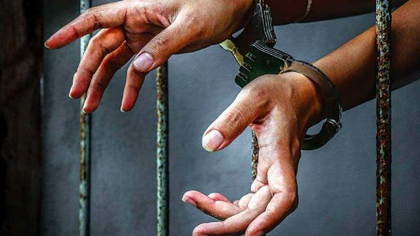 UP News: जमानत का विरोध करने पर महिला एडवोकेट को मार डाला, बाप-बेटे समेत 6 दबोचे गए