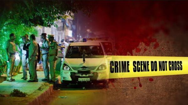 'फ्रिज के पास कीड़े, बदबू', बेंगलुरु में 30 टुकड़ों में बेटी की लाश देख मां के उड़े होश, जानें FIR में और क्या