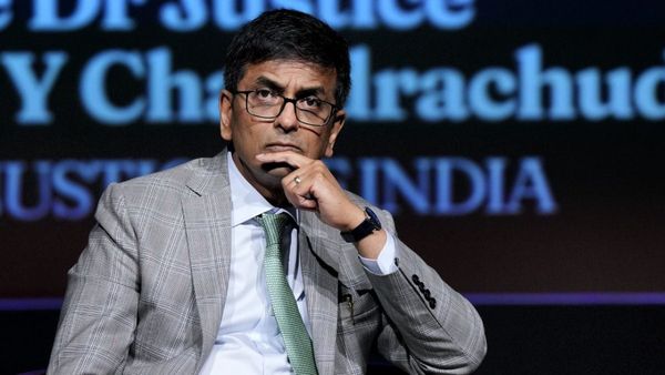 सुप्रीम कोर्ट में 'yeah, yeah' कहने पर CJI ने लगा दी याचिकाकर्ता की क्लास, कहा-इस शब्द से है एलर्जी