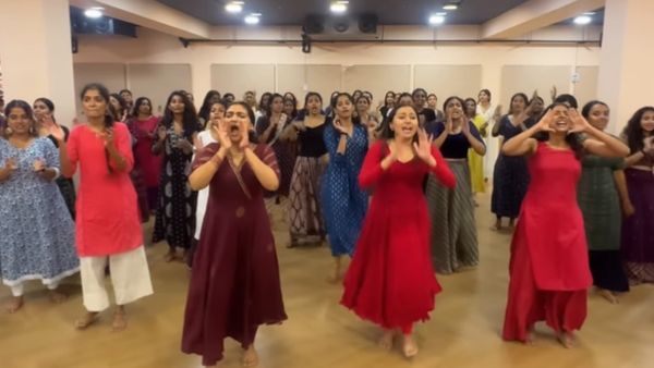 'श्री गणेशा देवा' पर लड़कियों ने किया धमाकेदार डांस, वायरल हुआ दिल जीतने वाला VIDEO