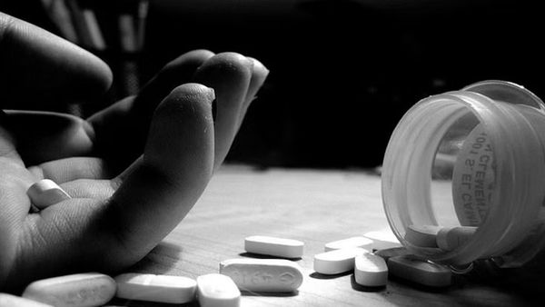 Delhi: चार बेटियों सहित पिता ने जहर खाकर दी जान, कमरे में मिला शव, वजह सुनकर हो जाएंगे भावुक