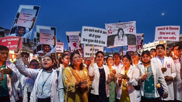 Kolkata News: कोलकाता मामले में सबूतों से छेड़छाड़ का आरोप, जानिए क्या बोले डॉक्टर्स