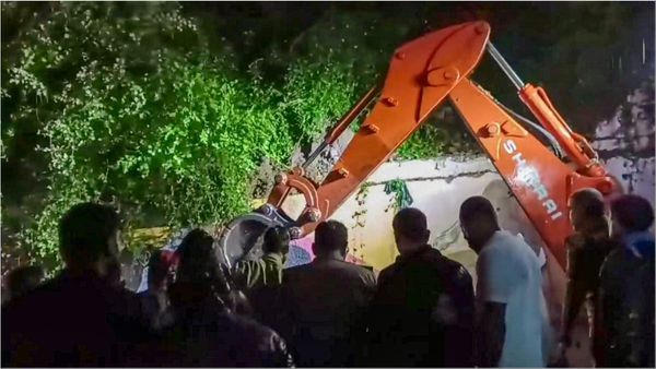 Ujjain News: उज्जैन हादसे को लेकर पीड़ित परिवार ने किया प्रदर्शन, 50 लाख रुपये मुआवजे की मांग